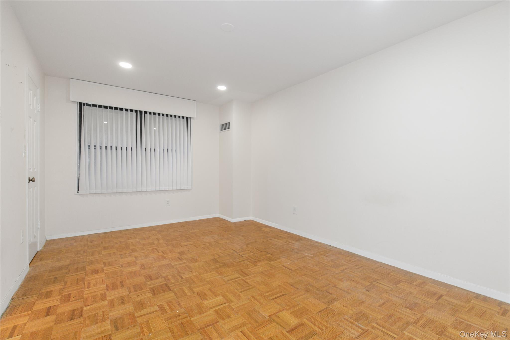 12 Bond Street, Unit 4C Great Neck, NY 11021 - Photo 19 of 34