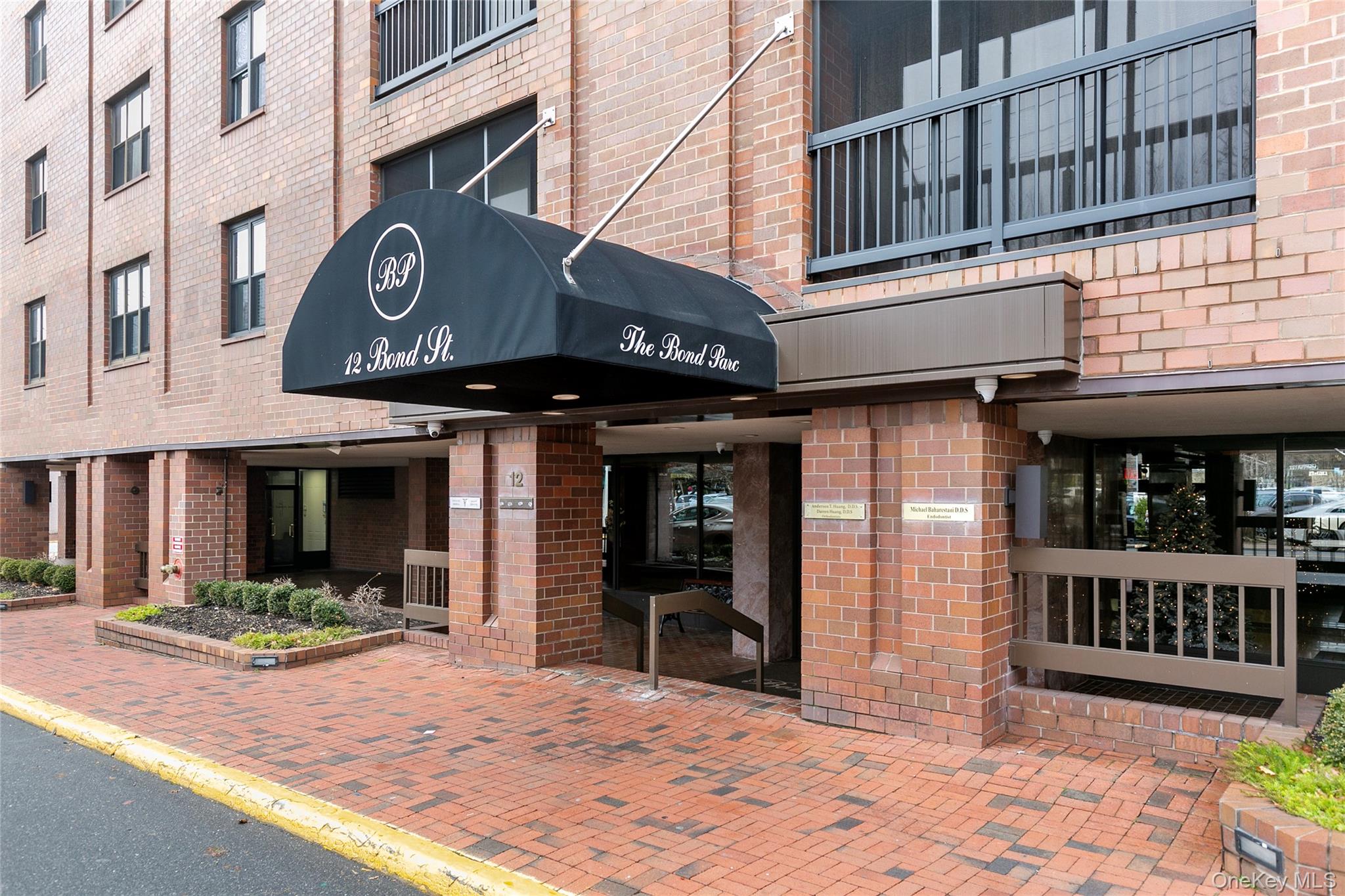 12 Bond Street, Unit 4C Great Neck, NY 11021 - Photo 2 of 34