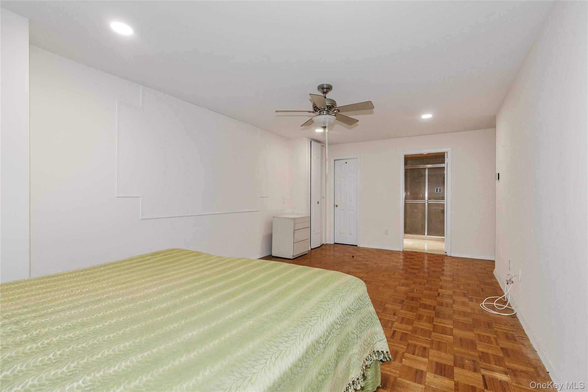 12 Bond Street, Unit 4C Great Neck, NY 11021 - Photo 23 of 34