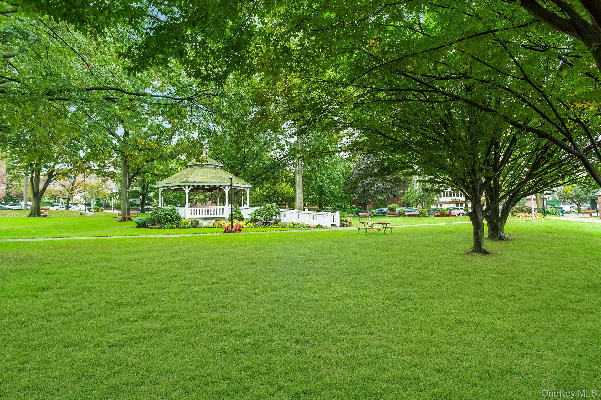 12 Bond Street, Unit 4C Great Neck, NY 11021 - Photo 32 of 34 FIREFIGHTERS PARK