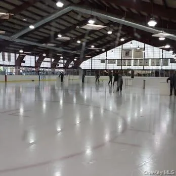 $5,800 | 12 Bond Street, Unit 4C, Great Neck, NY 11021