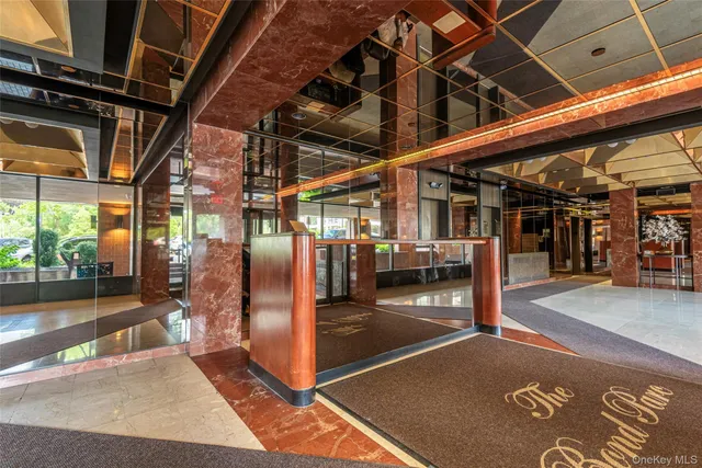 a view of entryway with bathroom