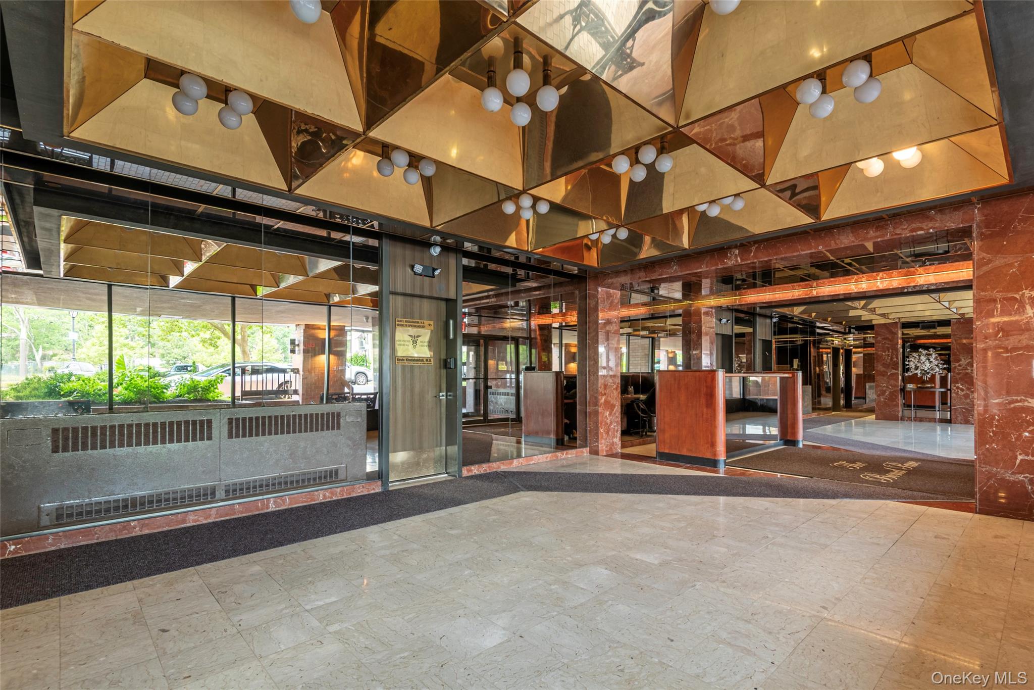 12 Bond Street, Unit 4C Great Neck, NY 11021 - Photo 5 of 34