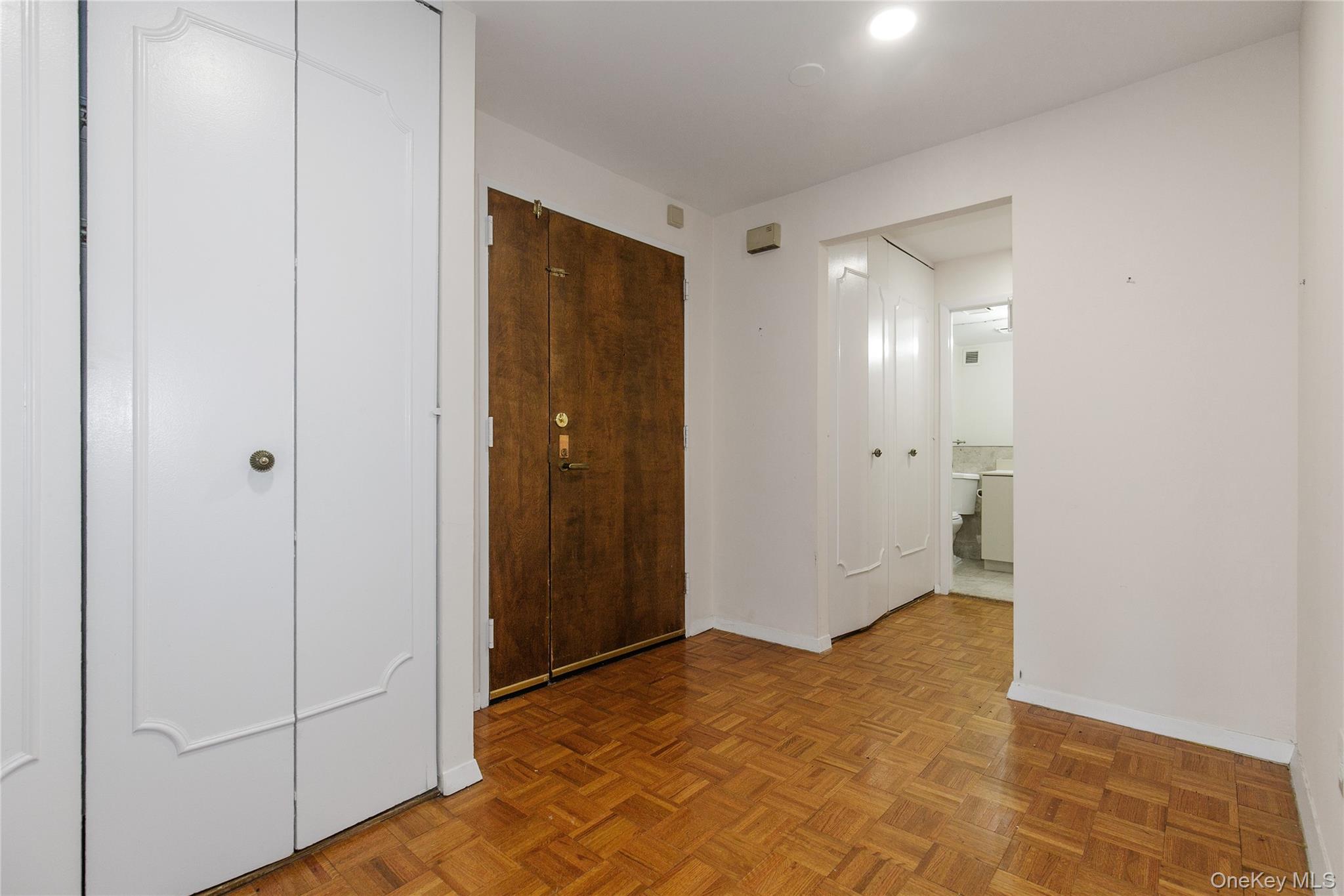 12 Bond Street, Unit 4C Great Neck, NY 11021 - Photo 6 of 34