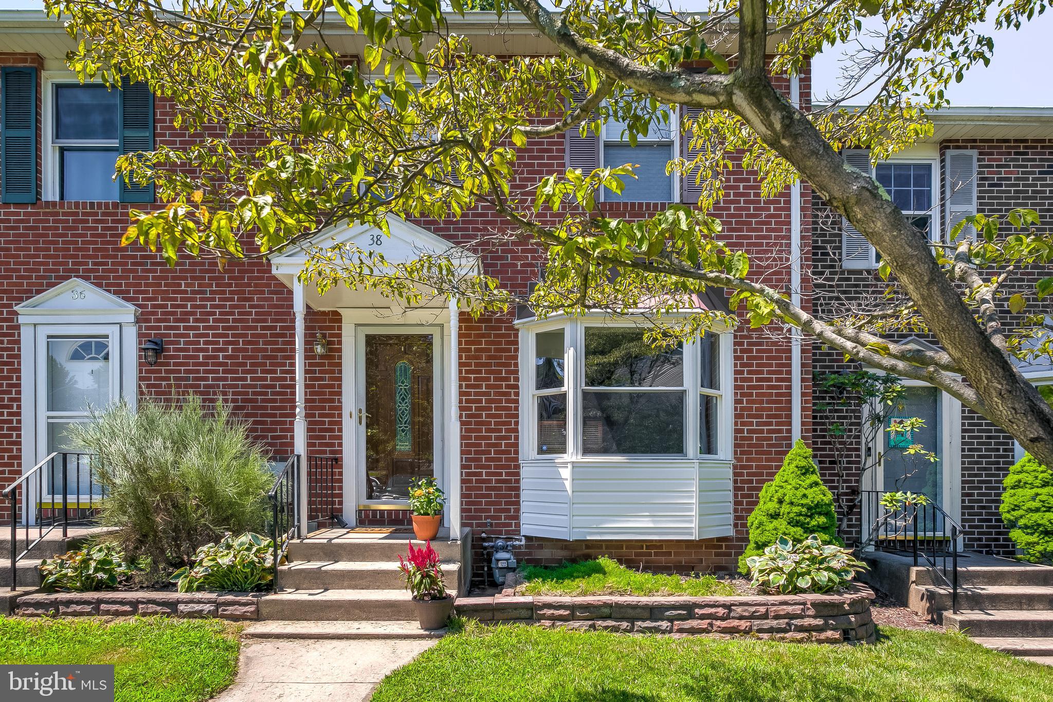 Beautiful Updated 3 Bedrooms 1 1/2 baths!