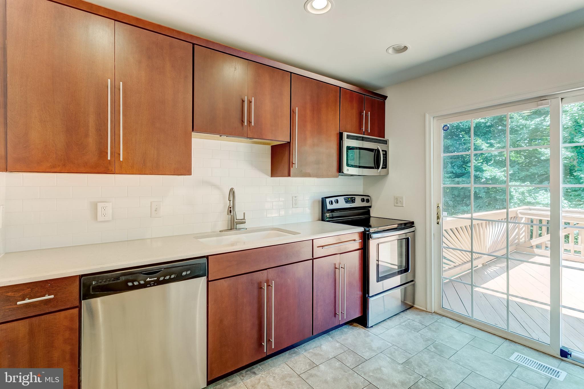 38 Powderock Place Baltimore, MD 21236 - Photo 10 of 42 Cherry cabinetry & marble counters