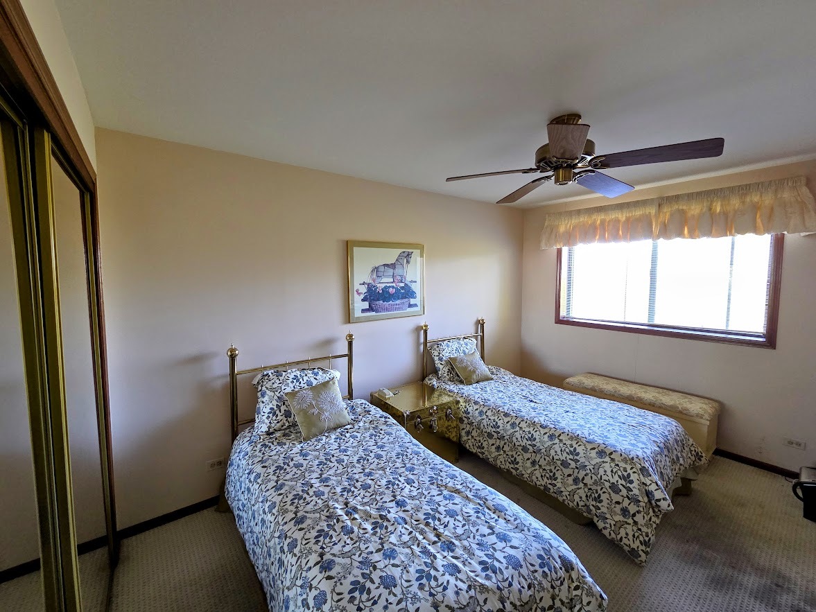 1-s150 Spring Road, Unit 5B Oak Brook, IL 60181 - Photo 13 of 14 a bedroom with a bed and a window