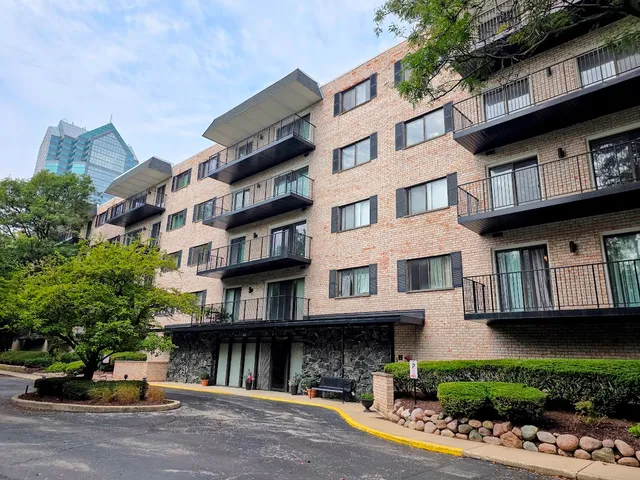 $249,900 | 1-s150 Spring Road, Unit 5B, Oak Brook, IL 60181