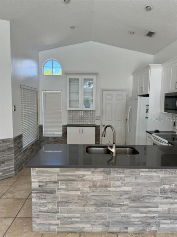 1623 Bridgeview Circle Orlando, FL 32824 - Photo 5 of 22