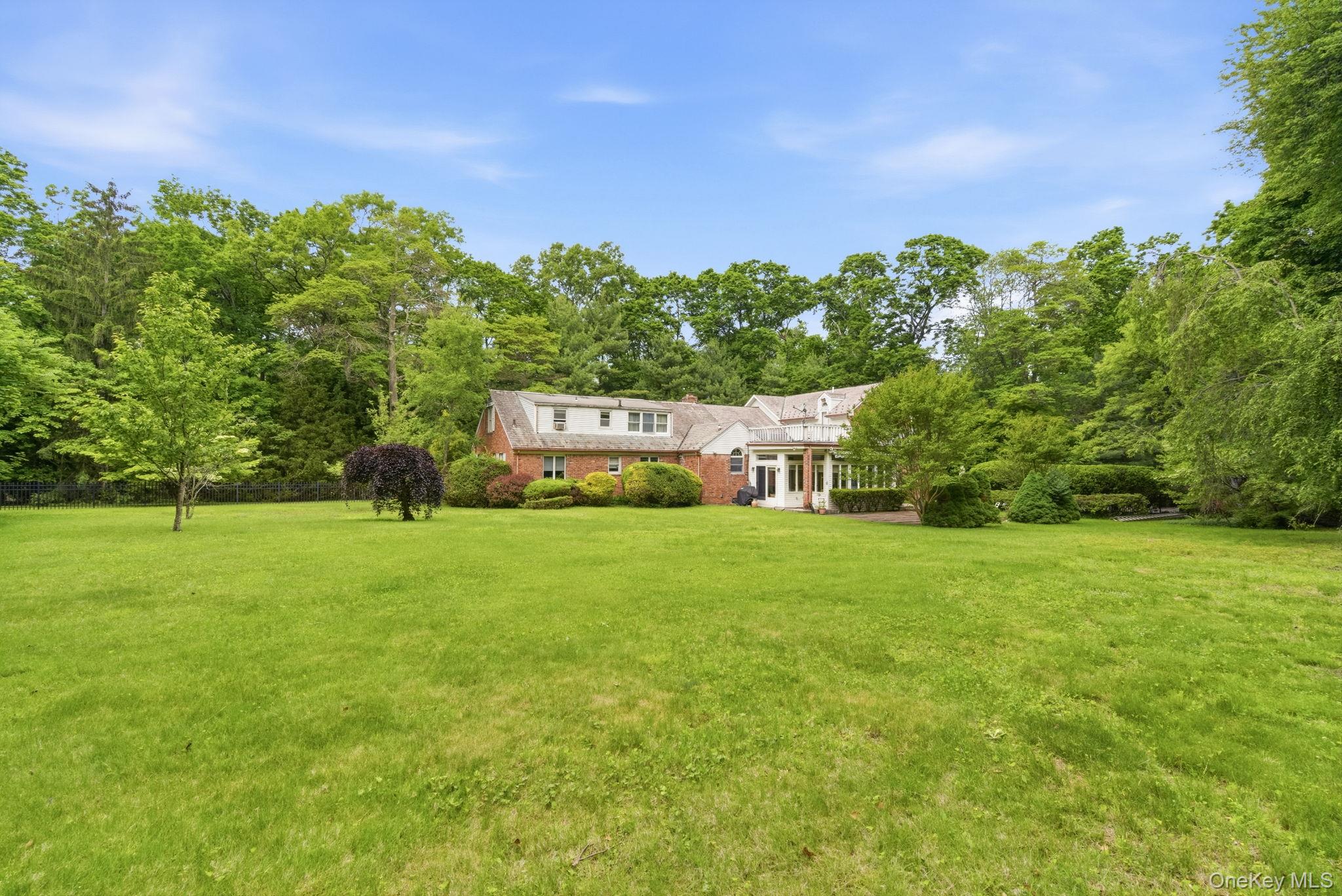 380 Duck Pond Road Locust Valley, NY 11560 - Photo 5 of 41