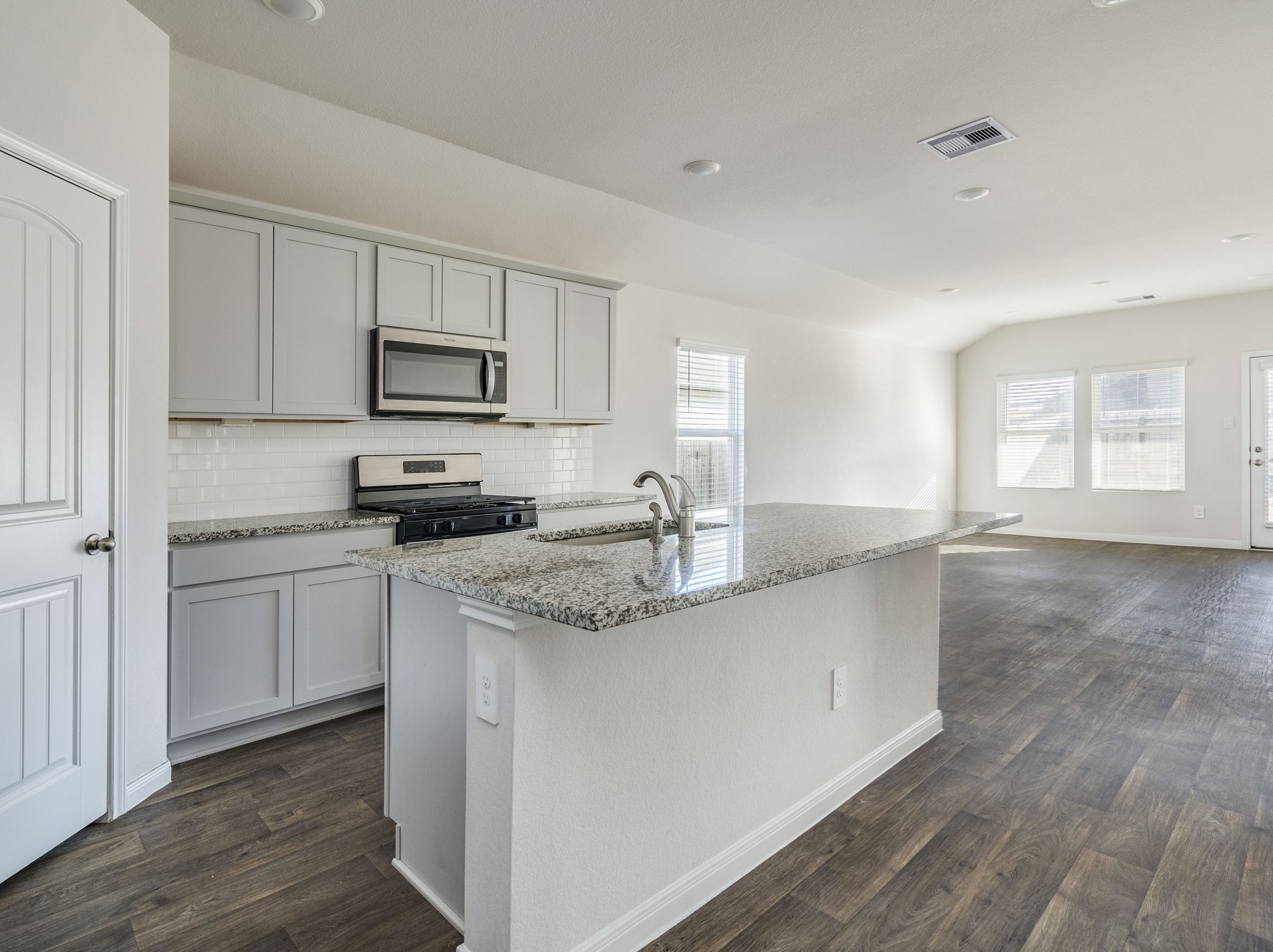 316 Addison Place Lockhart, TX 78644 - Photo 7 of 29