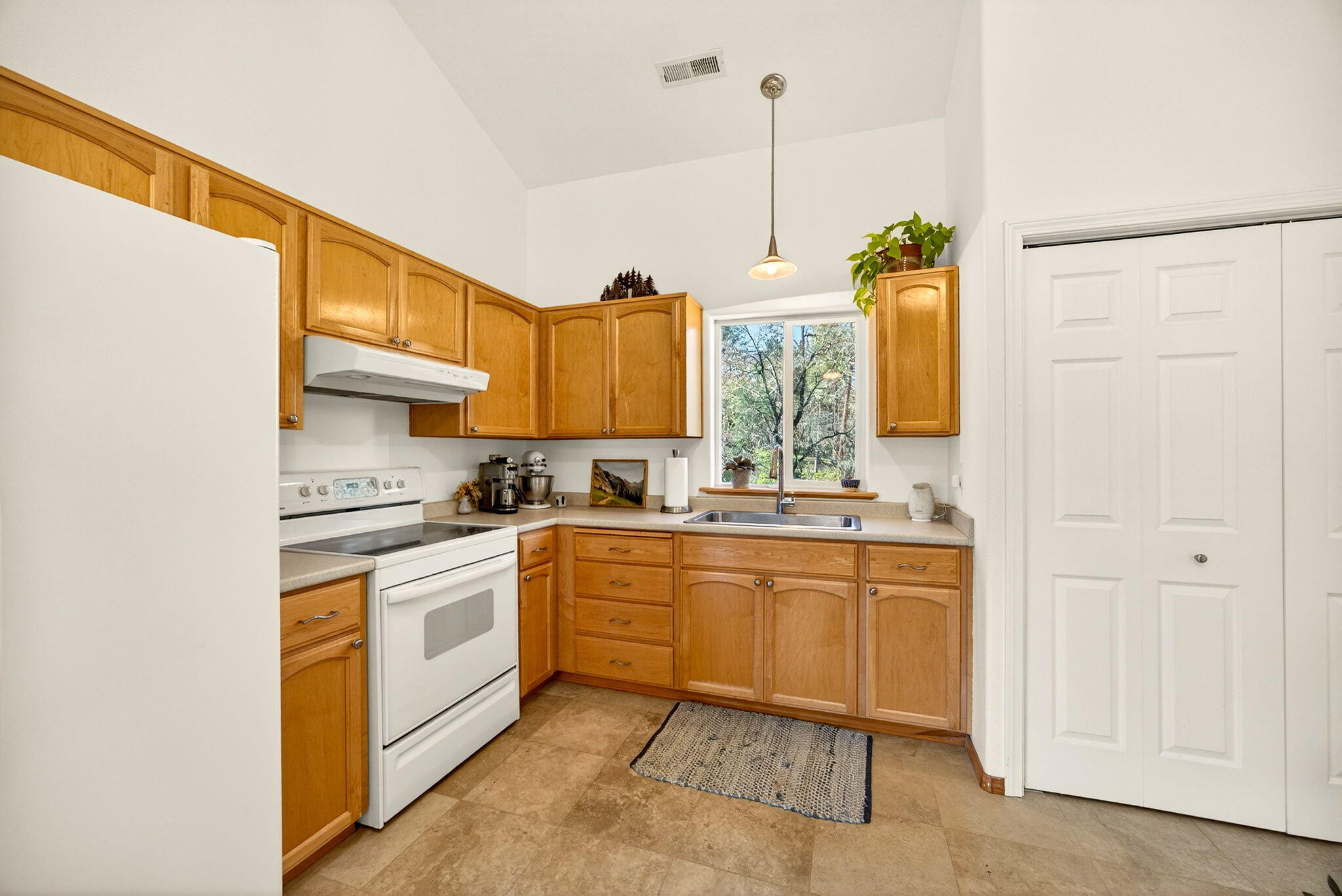 145 Lomas Road Jacksonville, OR 97530 - Photo 34 of 92