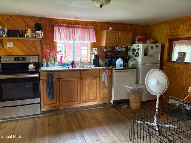 $350,000 | 10 Chestnut Hill Road, White Creek, NY 12057