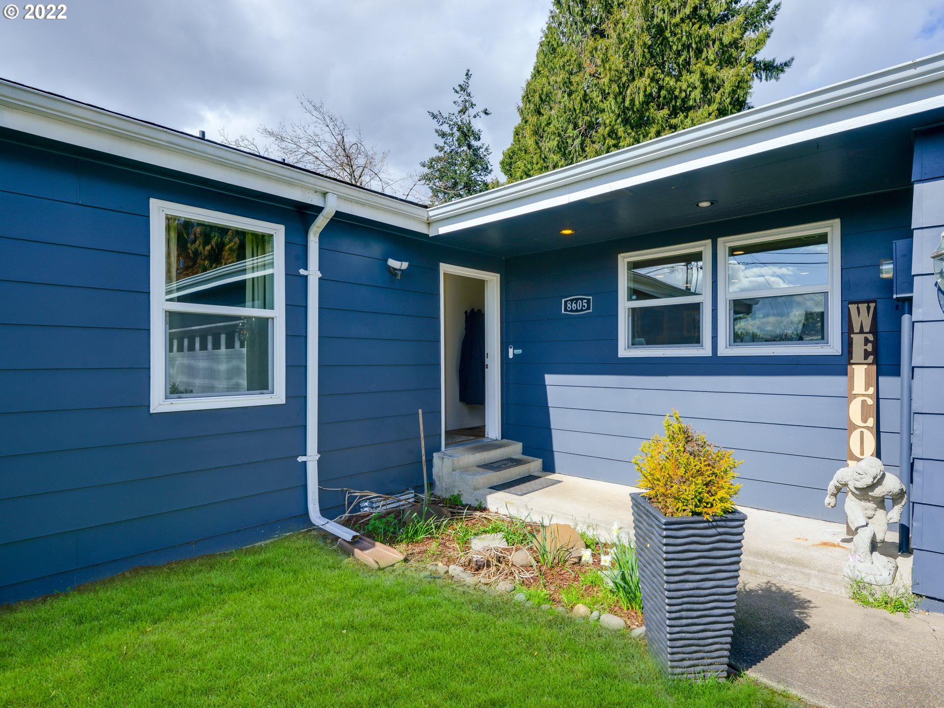 8605 Southeast Roots Road Clackamas, OR 97015 - Photo 3 of 31 Gallery Image 3