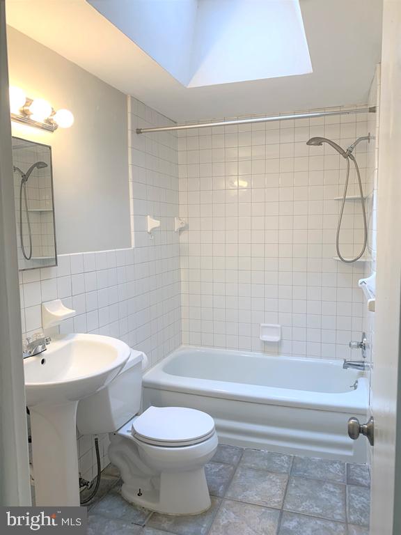 163 Wiltshire Road Claymont, DE 19703 - Photo 24 of 32 Upper level full bathroom with opening skylight