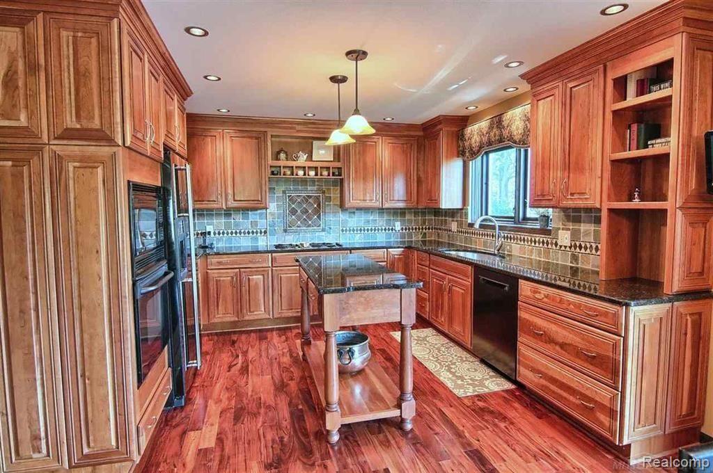 629 Snowmass Drive Rochester, MI 48309 - Photo 4 of 36 4.JPG