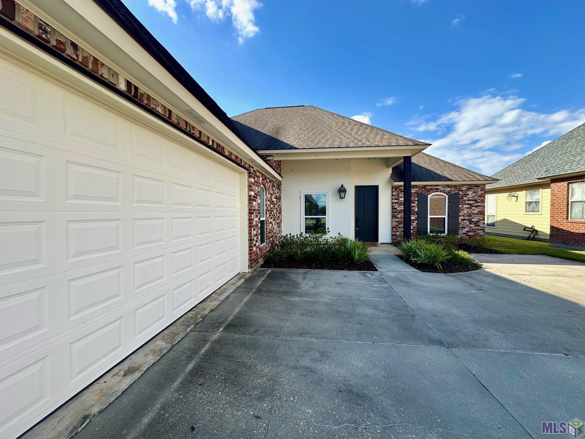 10723 Hillbrook Avenue Baton Rouge, LA 70810 - Photo 2 of 24