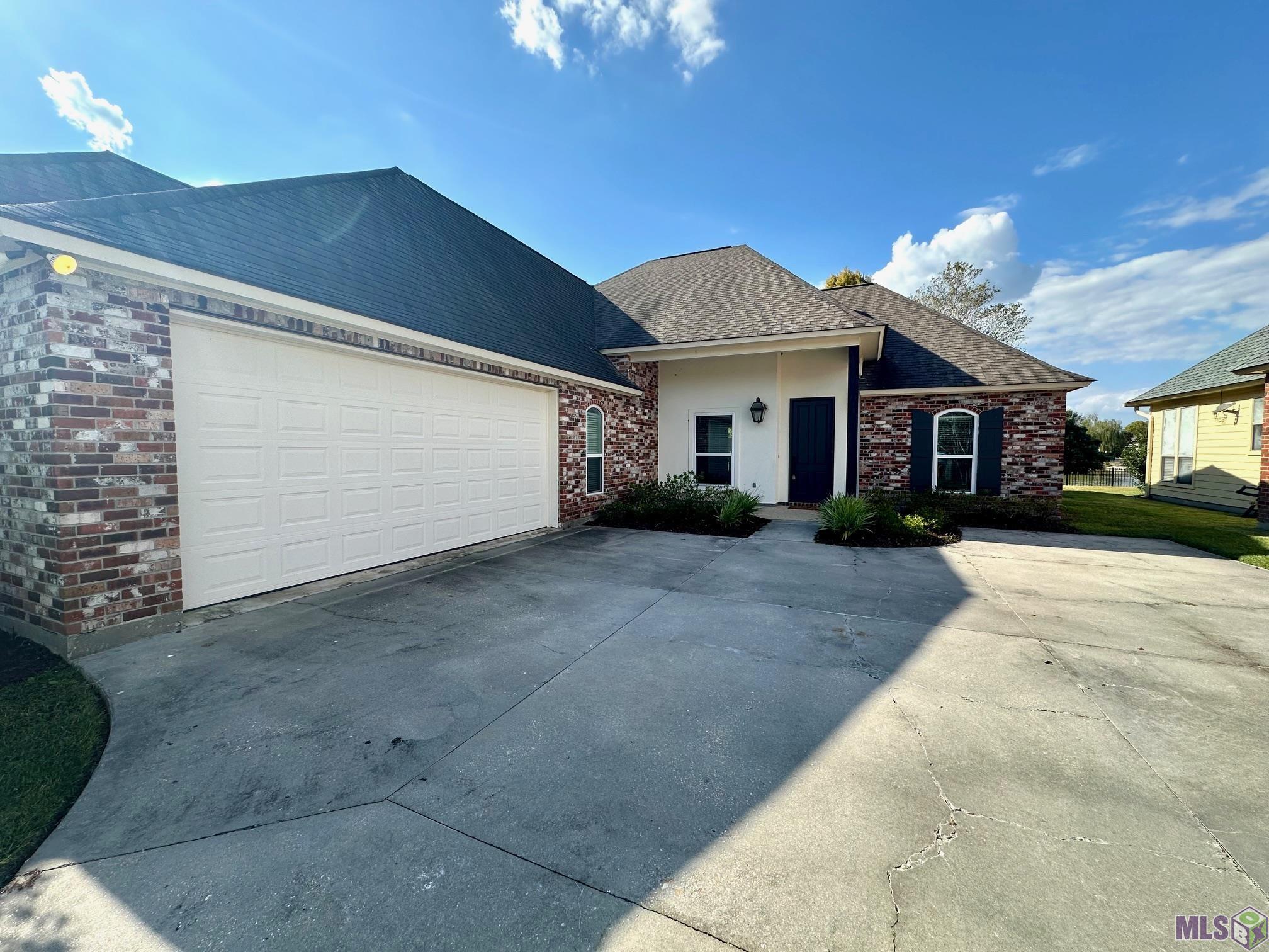 10723 Hillbrook Avenue Baton Rouge, LA 70810 - Photo 3 of 24