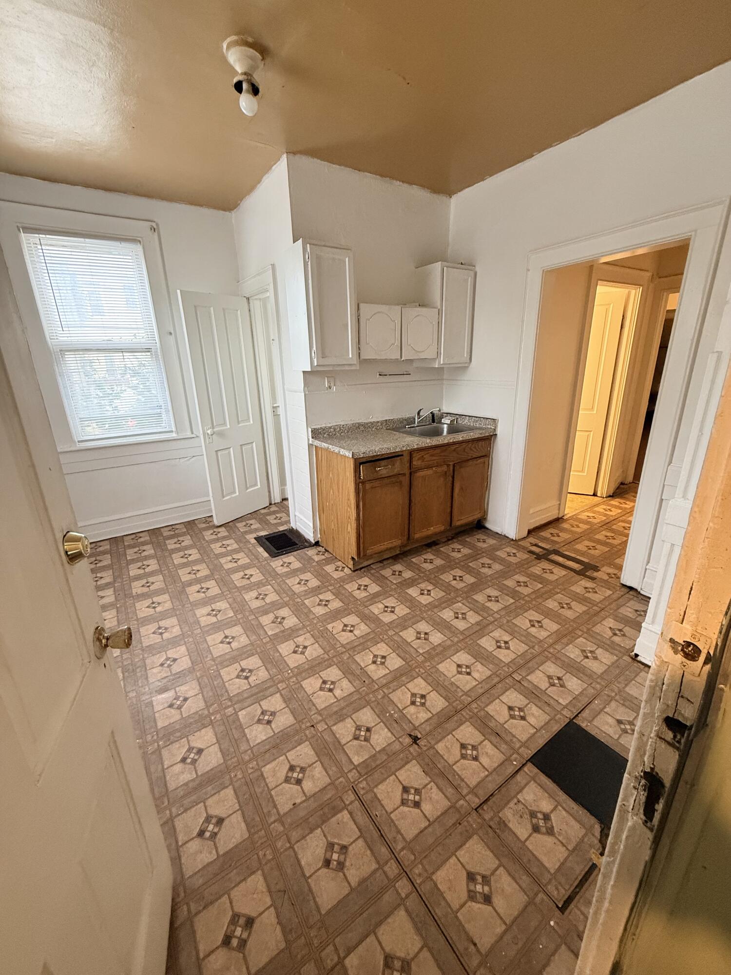 807 South 29th Street, Unit 809 Milwaukee, WI 53215 - Photo 15 of 29 Lower Kitchen