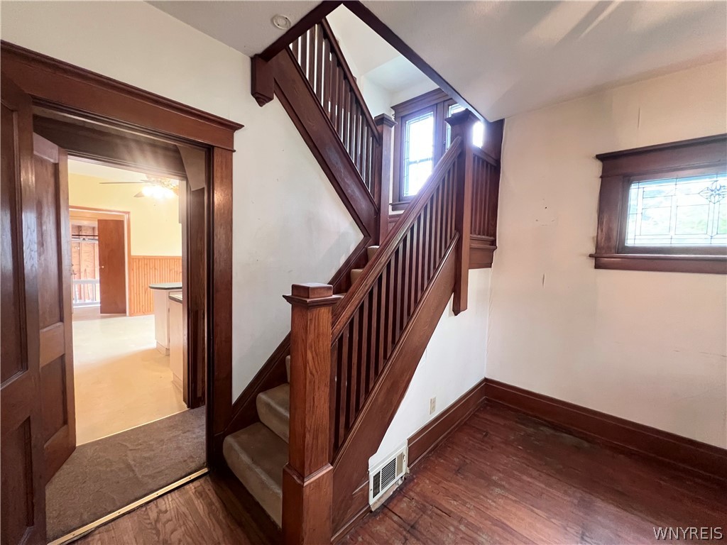 199 Potters Road Buffalo, NY 14220 - Photo 3 of 31 Foyer