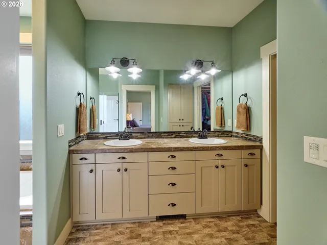 $625,000 | 1508 Crestview Drive, Silverton, OR 97381