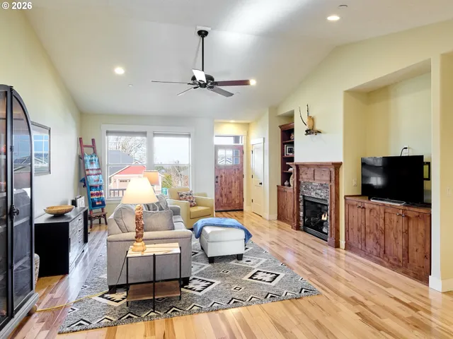 $625,000 | 1508 Crestview Drive, Silverton, OR 97381