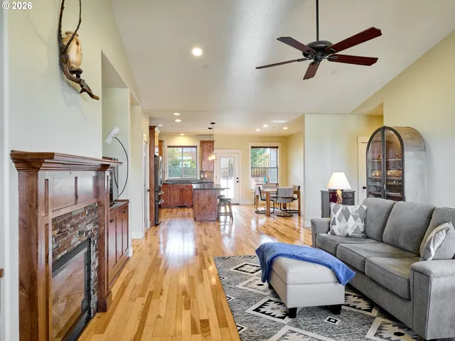 $625,000 | 1508 Crestview Drive, Silverton, OR 97381