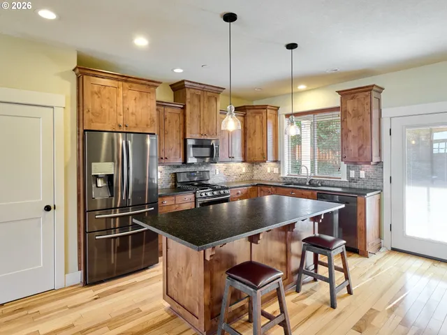 $625,000 | 1508 Crestview Drive, Silverton, OR 97381