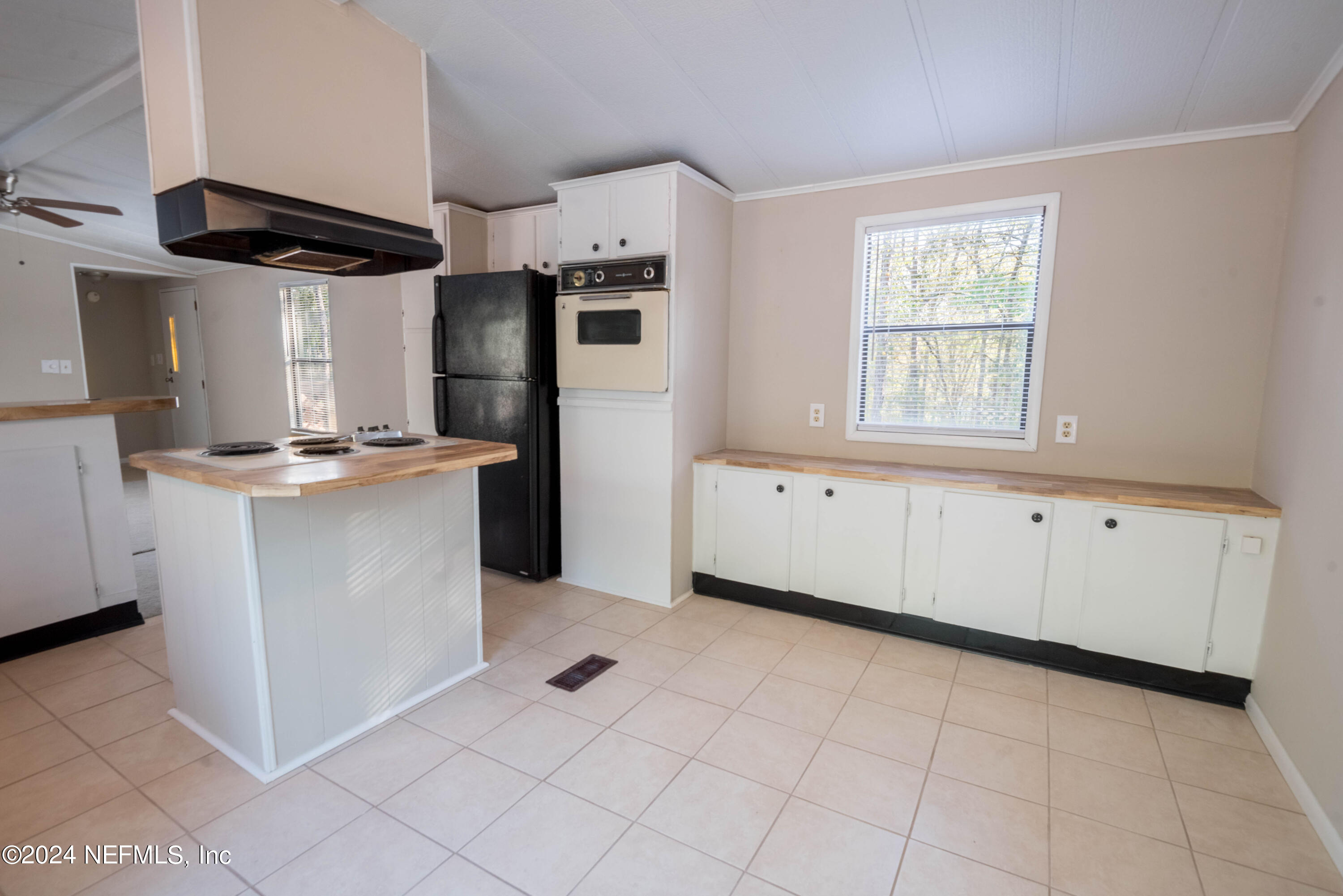 6787 Deer Springs Road Keystone Heights, FL 32656 - Photo 39 of 54 a view of a kitchen with electric appliances