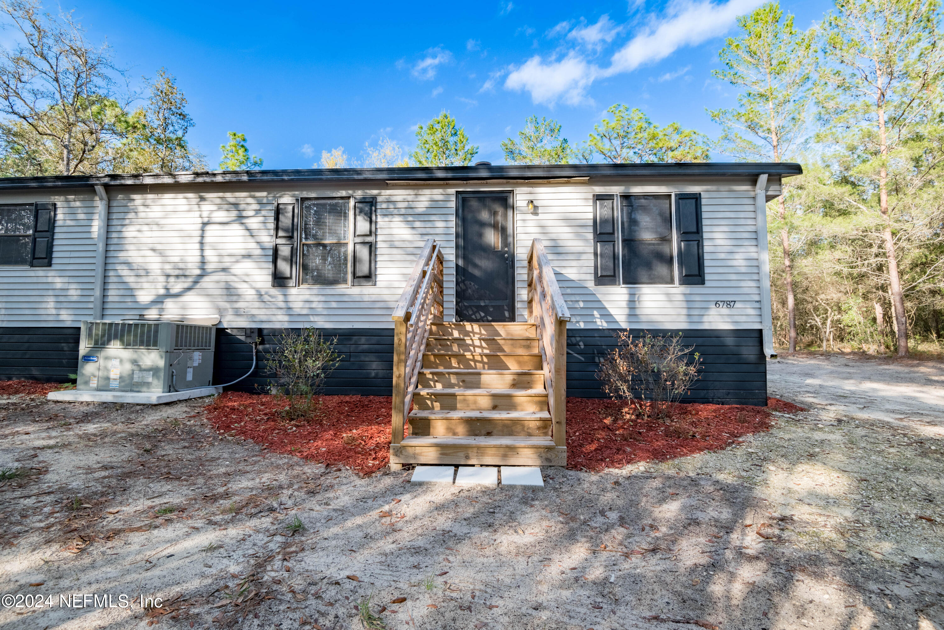 6787 Deer Springs Road Keystone Heights, FL 32656 - Photo 4 of 54 a front view of a house with a yard