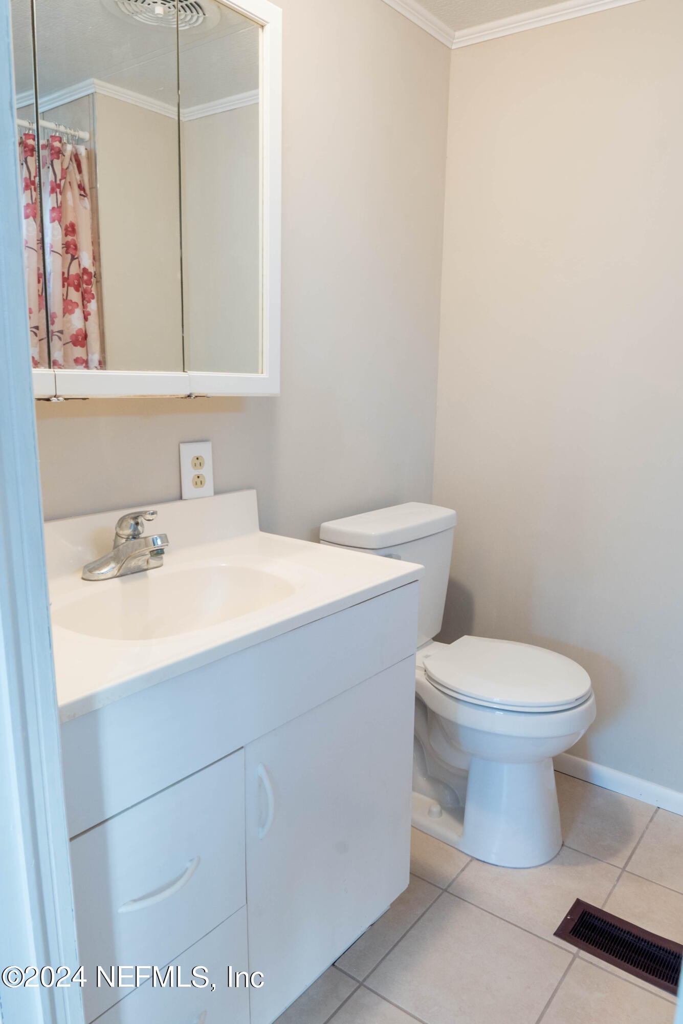 6787 Deer Springs Road Keystone Heights, FL 32656 - Photo 48 of 54 a bathroom with a sink toilet and vanity