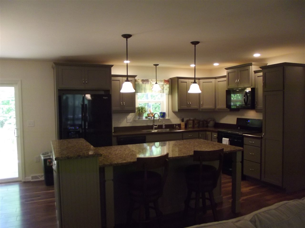 223 Stage Road Nottingham, NH 03290 - Photo 3 of 34