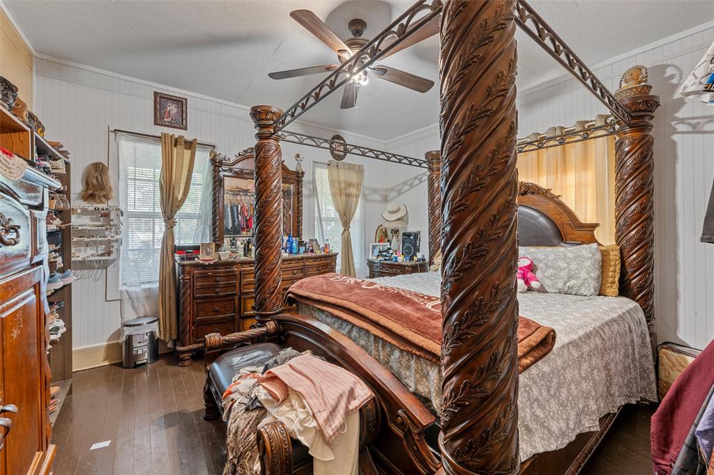 1615 Mitchell Avenue Waco, TX 76708 - Photo 10 of 14 a backyard of a house with sofas