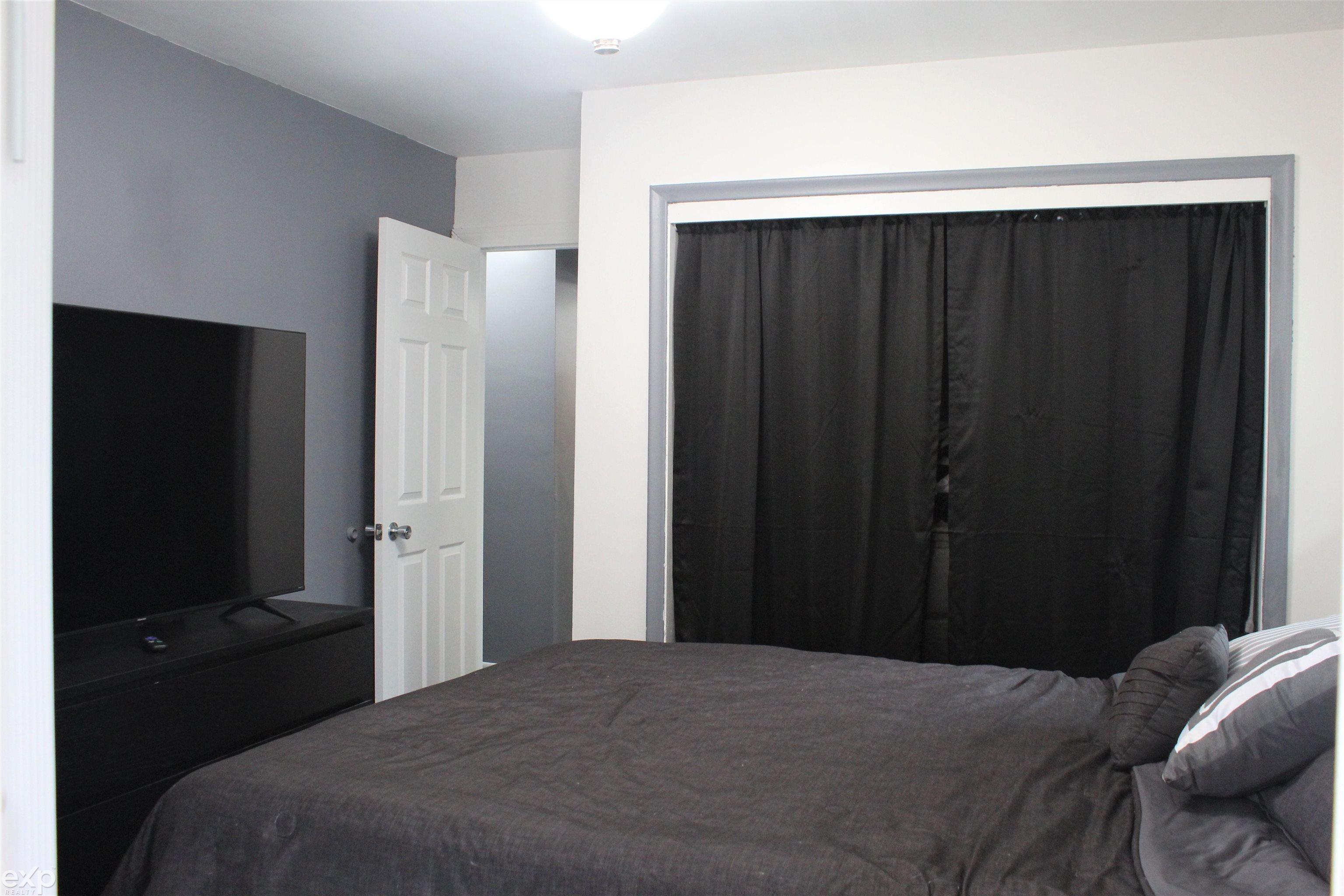 4006 Ravenswood Road Port Huron, MI 48060 - Photo 9 of 15 50095084-8.JPG