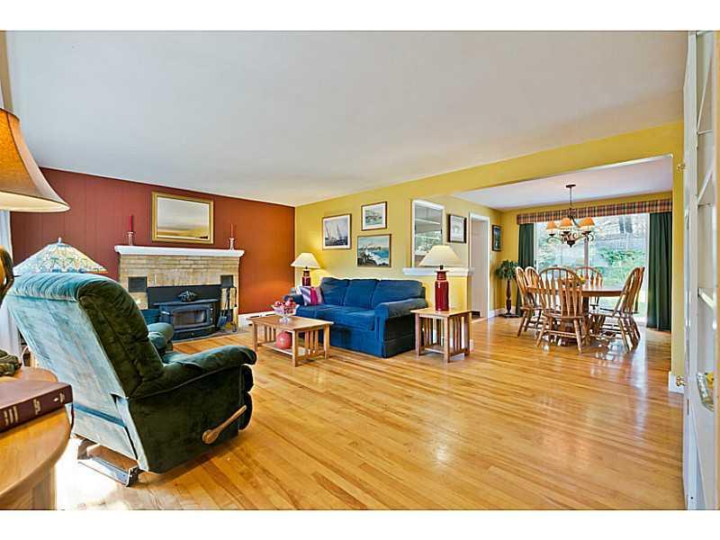 28 Harmon Road Portland, ME 04102 - Photo 5 of 33 Living Room.