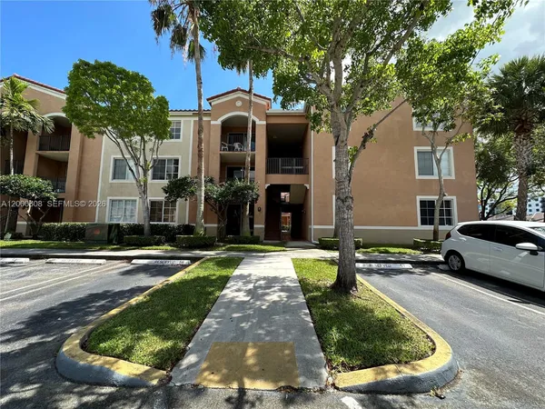 $2,250 | 6841 Southwest 44th Street, Unit 209, Miami, FL 33155
