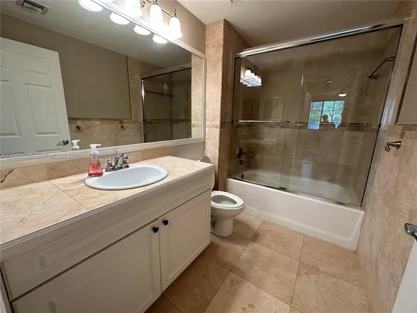 $2,250 | 6841 Southwest 44th Street, Unit 209, Miami, FL 33155