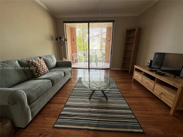 $2,250 | 6841 Southwest 44th Street, Unit 209, Miami, FL 33155