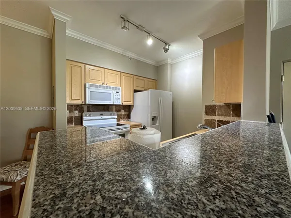 $2,250 | 6841 Southwest 44th Street, Unit 209, Miami, FL 33155