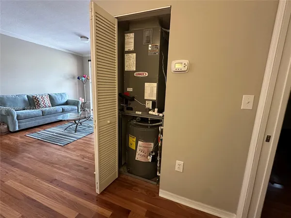 $2,250 | 6841 Southwest 44th Street, Unit 209, Miami, FL 33155