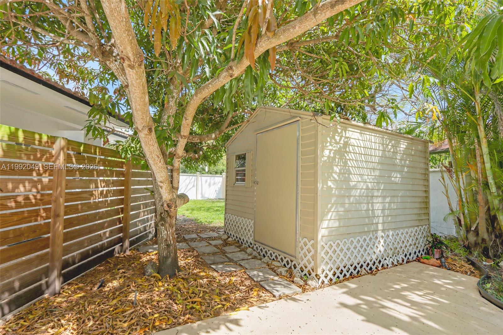 6810 Southwest 51st Street Miami, FL 33155 - Photo 5 of 21