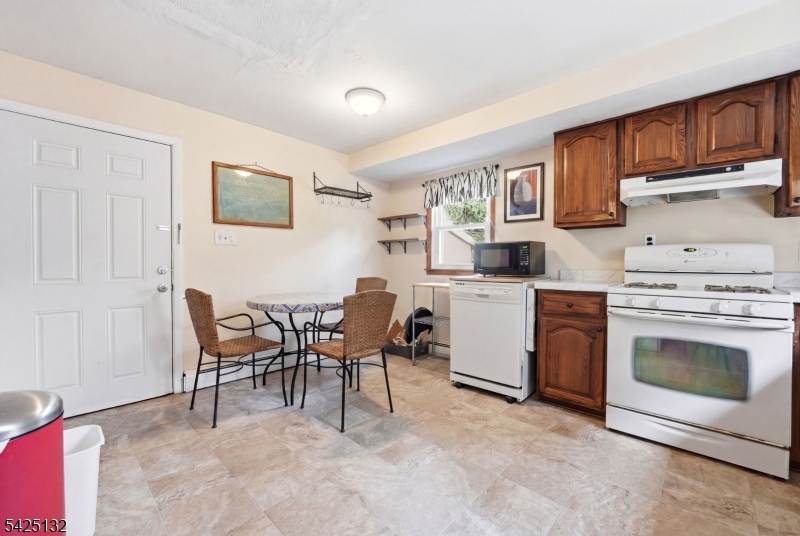 44 Oberlin Street Maplewood, NJ 07040 - Photo 9 of 27