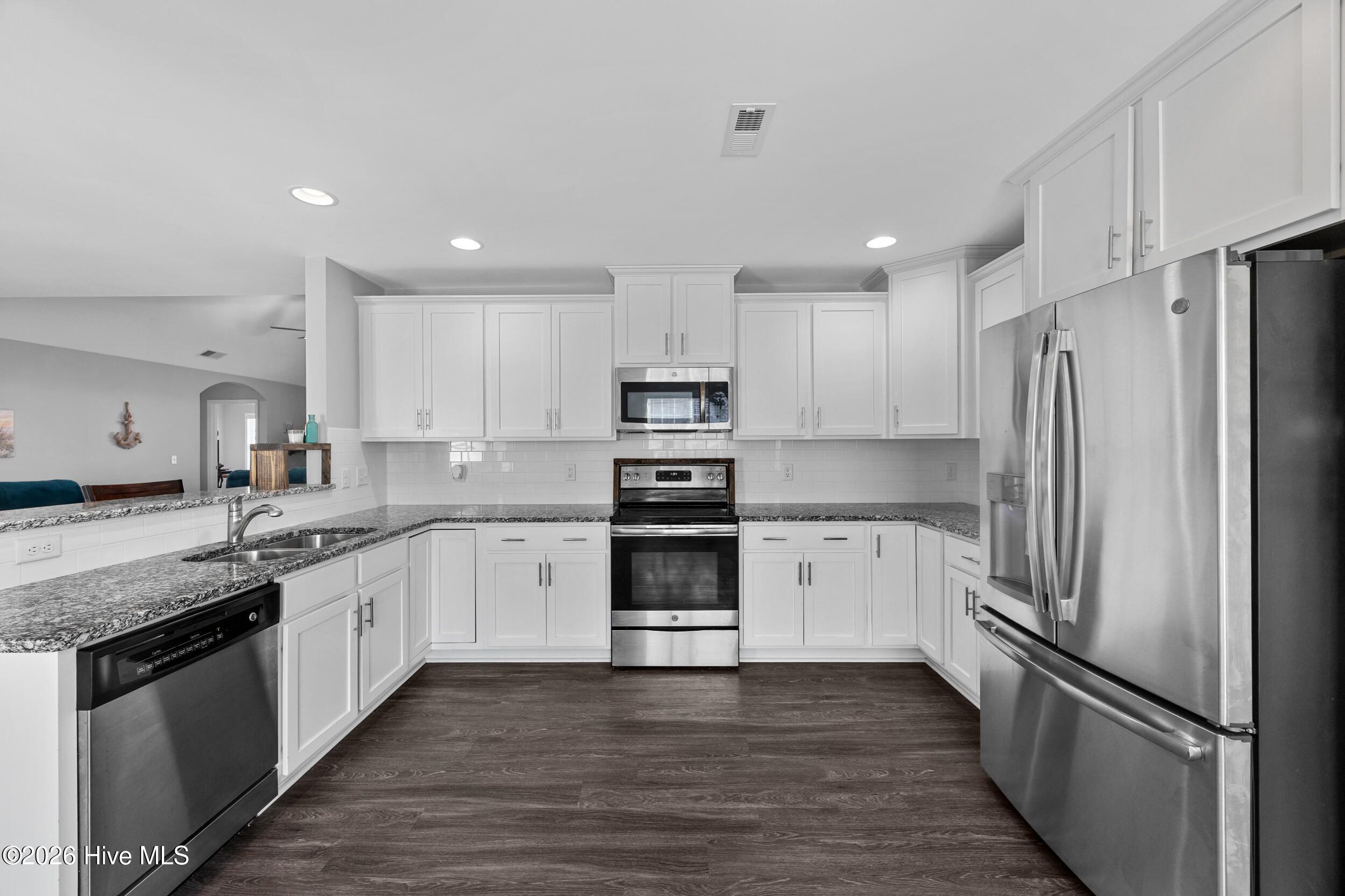 8564 Primm Forest Drive Leland, NC 28451 - Photo 9 of 28 24_kitchen