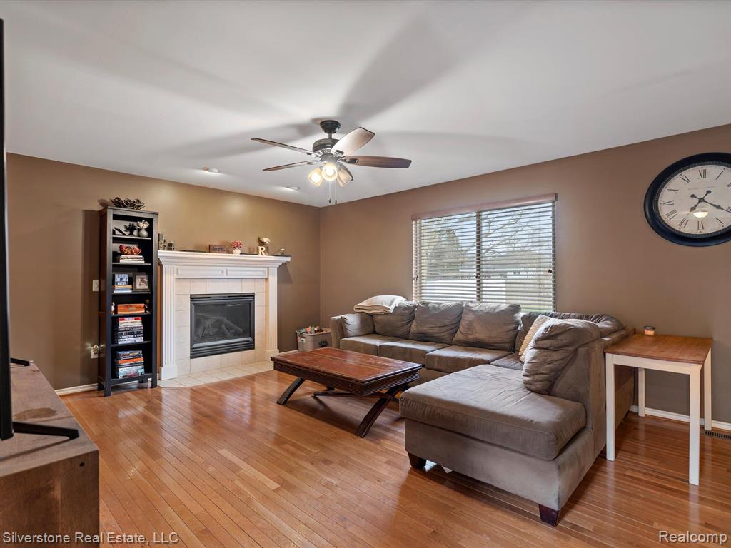 3759 Alida Avenue Rochester, MI 48309 - Photo 5 of 34
