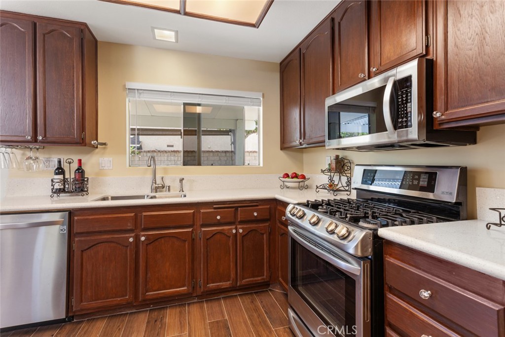 28015 Tupelo Ridge Drive Valencia, CA 91354 - Photo 10 of 41