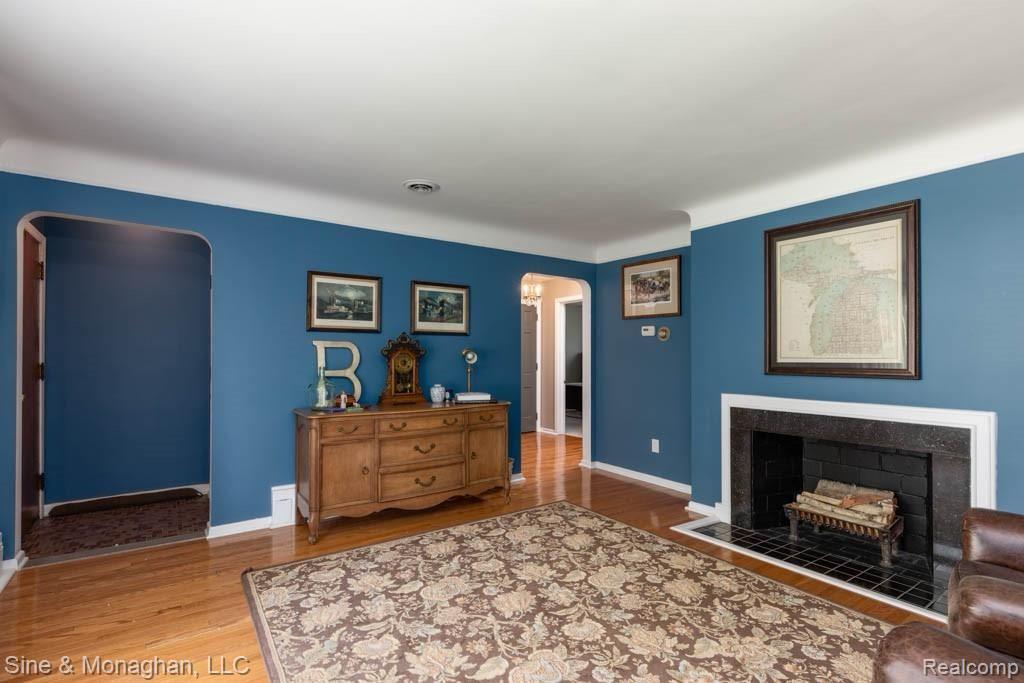 1154 Hampton Road Grosse Pointe Woods, MI 48236 - Photo 5 of 24