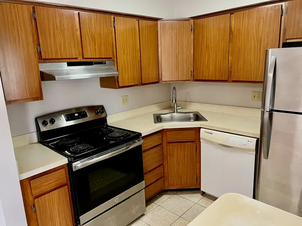 $1,550 | 746 Prescott Drive, Unit 306, Roselle, IL 60172