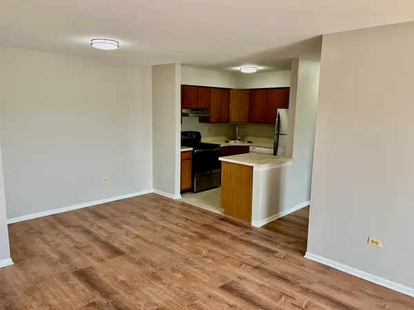 $1,550 | 746 Prescott Drive, Unit 306, Roselle, IL 60172