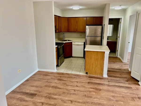 $1,550 | 746 Prescott Drive, Unit 306, Roselle, IL 60172