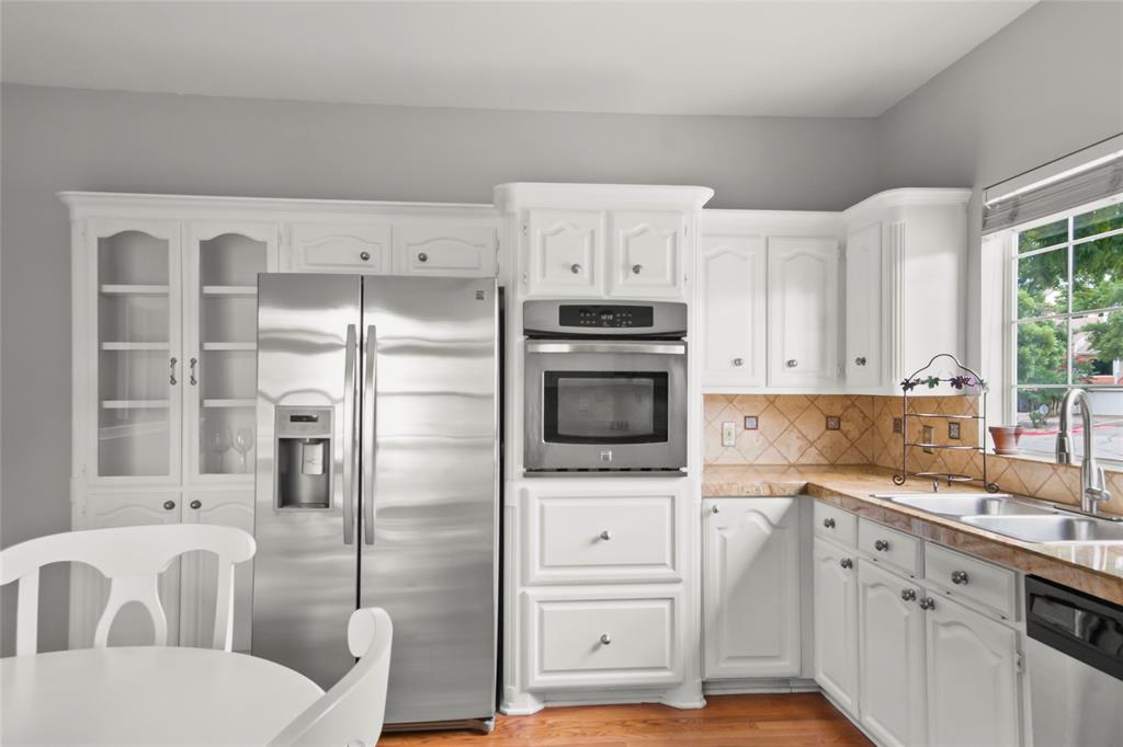 4020 Mediterranean Street Rockwall, TX 75087 - Photo 12 of 29 a kitchen with cabinets and stainless steel appliances